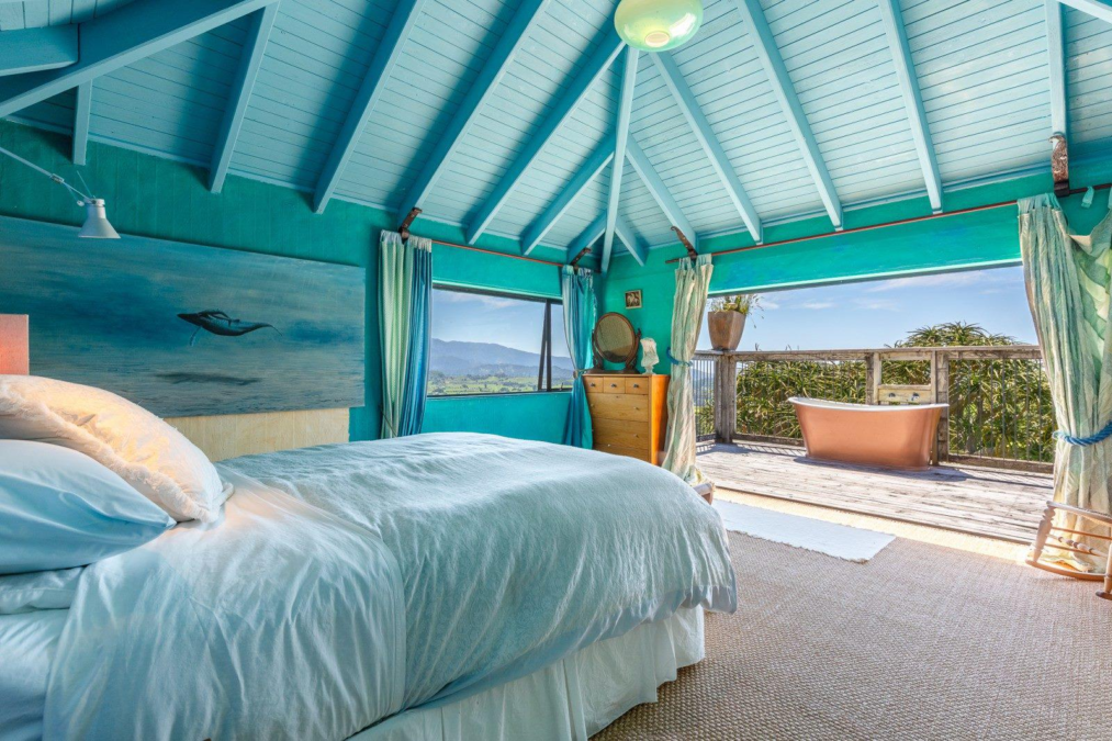 How to Create the Perfect Ocean Themed Bedroom